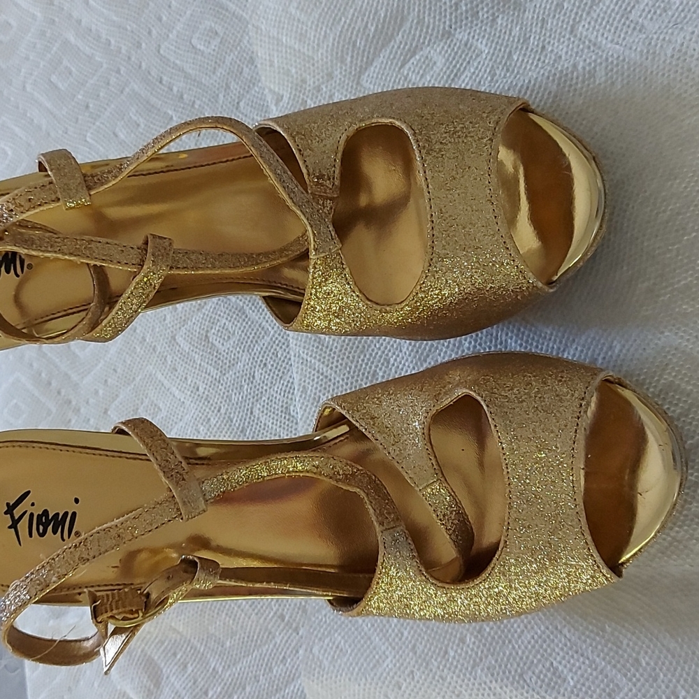 Woman's shoes